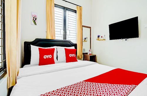 Karawang Hotel | OYO 90211 I-sidji Inn