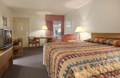 Sterling Hotel | Ramada by Wyndham Sterling