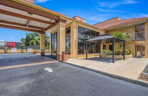 Gulf Highlands Hotel | Rodeway Inn Port Richey North