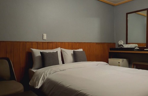 Yeon-dong Hotel | Pure Stay