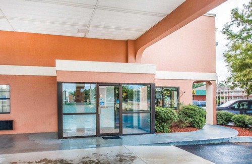 Dothan Hotel | Econo Lodge Dothan
