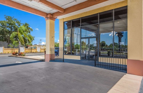 Gulf Highlands Hotel | Rodeway Inn Port Richey North