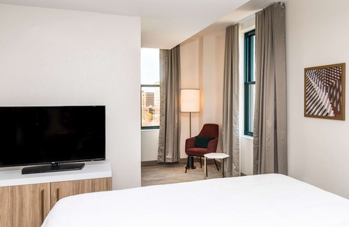 Flint Hotel | Hilton Garden Inn Flint Downtown