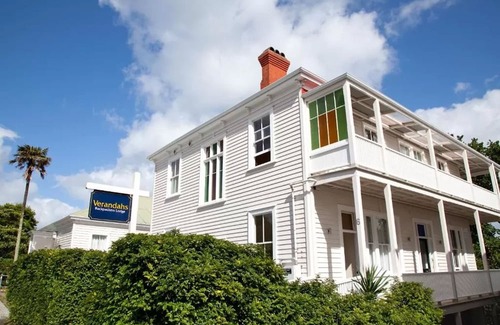 Newton Hotel | Verandahs Parkside Lodge