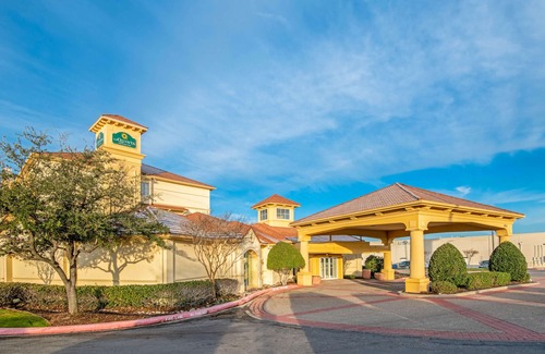 Sherman Hotel | La Quinta by Wyndham Sherman