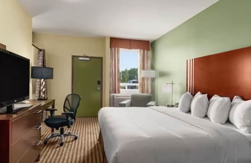 Carlyle Hotel | Ramada by Wyndham Carlyle