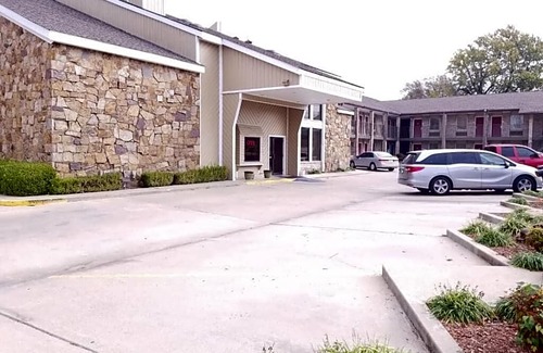 Ada Hotel | Raintree Inn