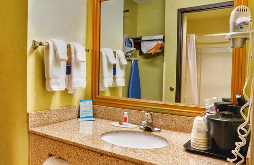 Walker Hotel | Baymont by Wyndham Grand Rapids N/Walker