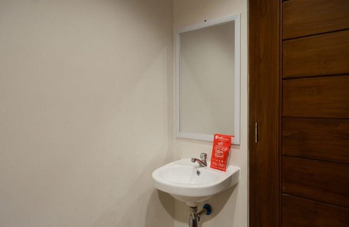 Makassar Hotel | RedDoorz @ Losari Area 2