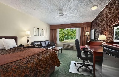 Simcoe Hotel | Travelodge by Wyndham Simcoe