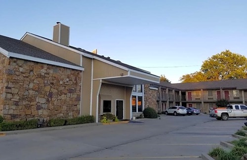 Ada Hotel | Raintree Inn