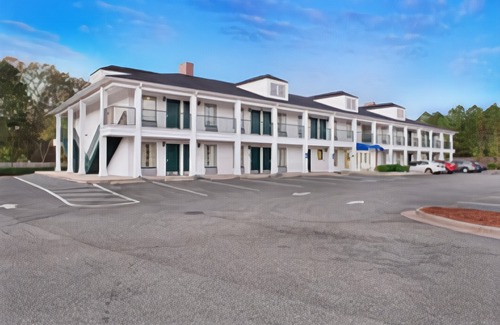 Ozark Hotel | Baymont by Wyndham Ozark
