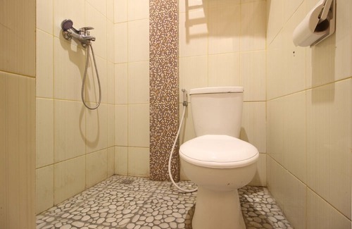 Sinduharjo Hotel | RedDoorz Plus @ Jalan Damai 2