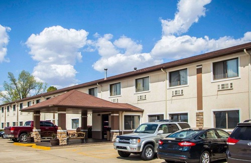 Forsyth Hotel | Quality Inn Near I-72 and Hwy 51