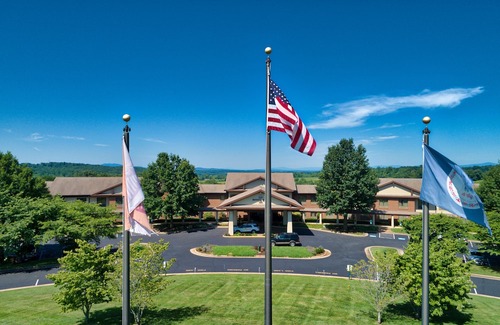 Orange Hotel | Round Hill Inn