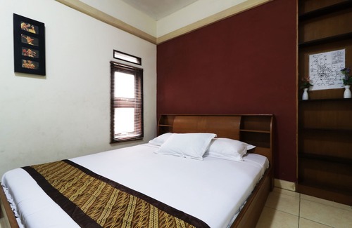 Malabar Hotel | Rumah Tawa Guesthouse 1
