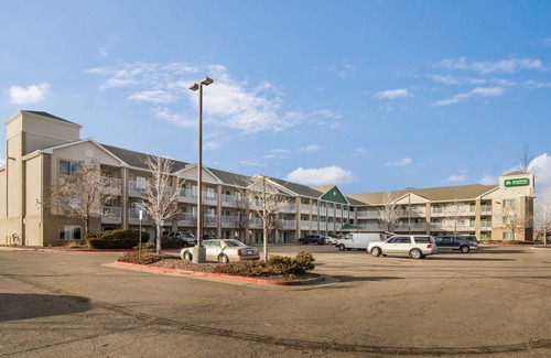 Aurora Hotel | HomeTowne Studios by Red Roof Denver - Airport/Aurora