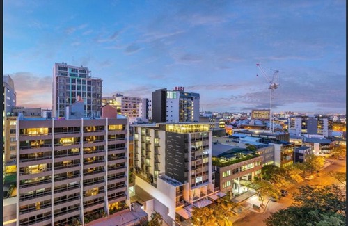 Spring Hill Hotel | The Astor Apartments