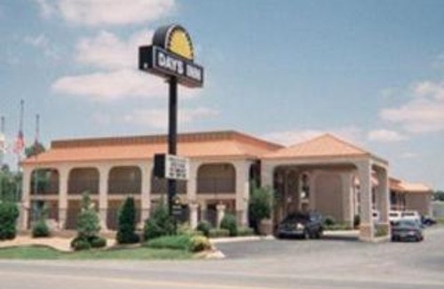 Dumas Hotel | Days Inn & Suites by Wyndham Dumas