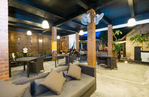 Jungut Batu Hotel | Nyuh Gading Home Stay