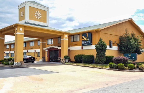 Ozark Hotel | Quality Inn Ozark