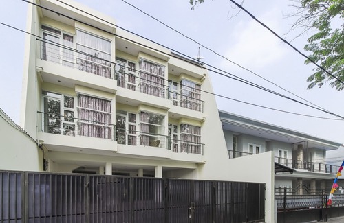 Pancoran Hotel | RedDoorz Near Pancoran