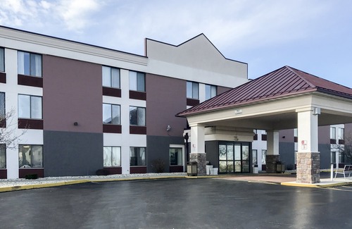 Sturtevant Hotel | Country Inn & Suites by Radisson, Mt. Pleasant-Racine West, WI