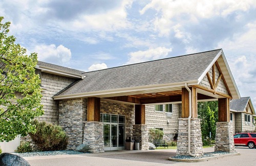 Tomahawk Hotel | Rodeway Inn & Suites Tomahawk
