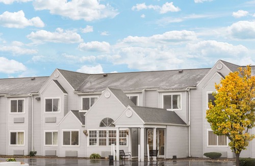 Henrietta Hotel | Microtel Inn by Wyndham Henrietta