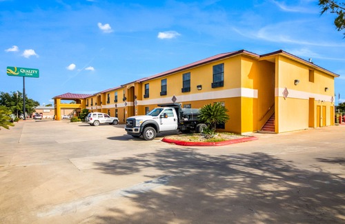 Bastrop Hotel | Quality Inn Bastrop