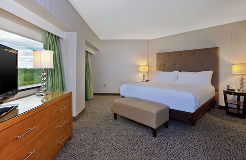 Auburn Hills Hotel | Embassy Suites by Hilton Auburn Hills