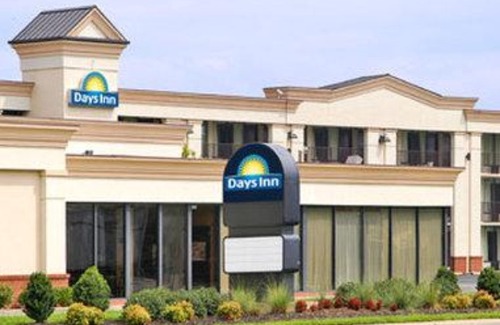 Coliseum Central Hotel | Days Inn by Wyndham Hampton Near Coliseum Convention Center
