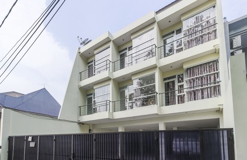 Pancoran Hotel | RedDoorz Near Pancoran