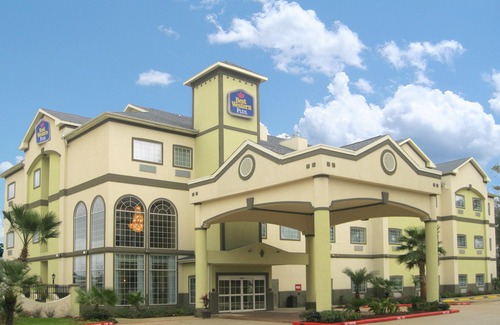 New Caney Hotel | Best Western Plus New Caney Inn & Suites
