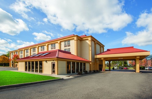 Canton Hotel | Baymont by Wyndham Canton