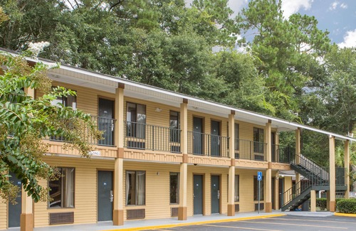 Dothan Hotel | Howard Johnson by Wyndham Dothan