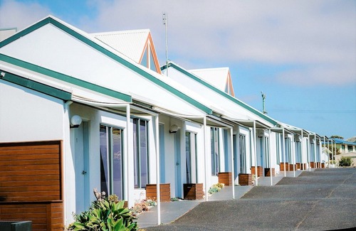 Apollo Bay Hotel | Coastal Motel