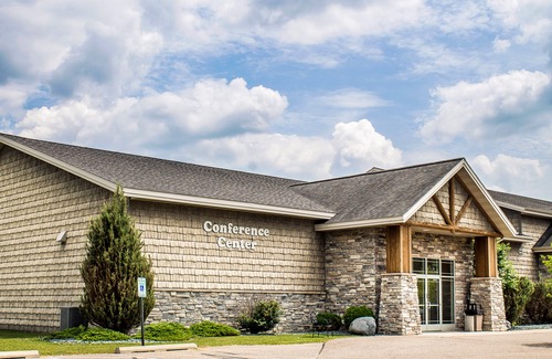 Tomahawk Hotel | Rodeway Inn & Suites Tomahawk