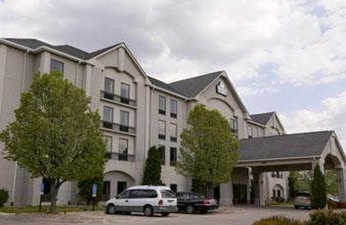 Cedar Rapids Hotel | Days Inn & Suites by Wyndham Cedar Rapids