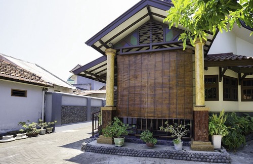 Probolinggo Hotel | OYO 1642 Penginapan Anggrek Syariah 2