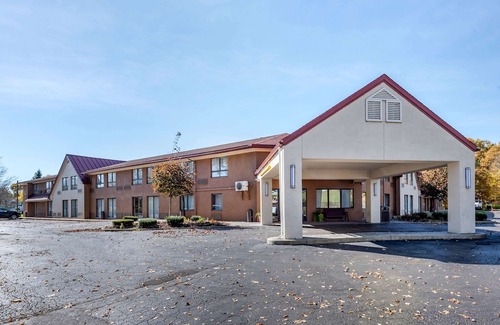 Falconer Hotel | Quality Inn Falconer - Jamestown