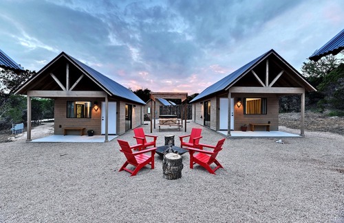 Dripping Springs Hotel | Lucky Arrow Retreat - Dripping Springs