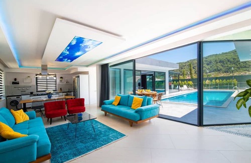 Sarıbelen Villa | Dreamy Villa with Private Pool and Jacuzzi in Kas