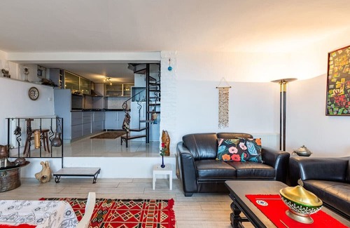 Maltepe Villa | Unique House with Tree Inside near Sea in Maltepe