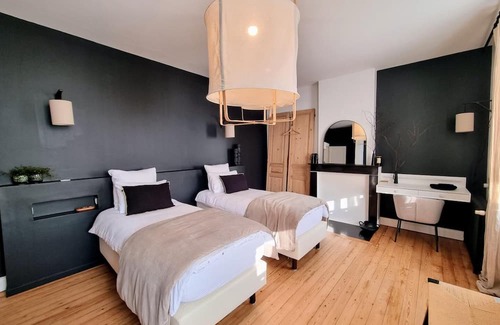 Abscon House | Large, spacious, fully renovated house