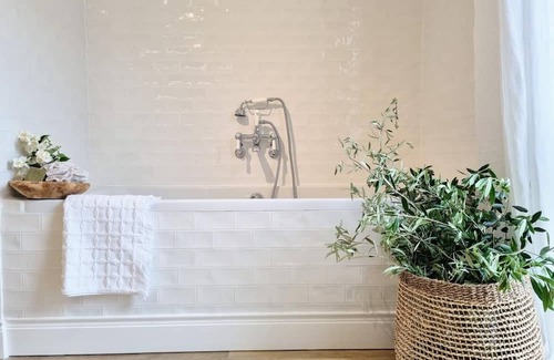 Abscon House | Large, spacious, fully renovated house