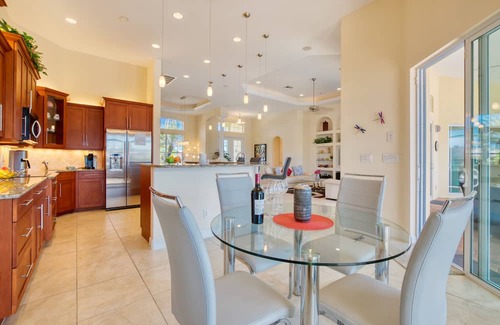 Caloosahatchee Villa | 3 BEDS | 4,5 BATHS | 6 GUESTS | GULF ACCESS & POOL/SPA | INCL.10% OFF BOAT RENTAL