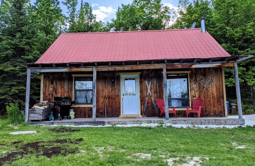 Messines Ski Chalet | Comfy Cottage w/Sauna and Hot Tub Nestled in Nature in Beautiful Messines, QC