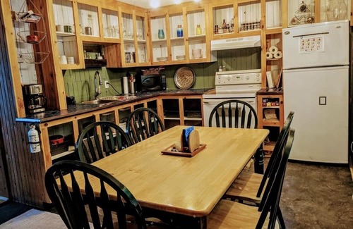 Messines Ski Chalet | Comfy Cottage w/Sauna and Hot Tub Nestled in Nature in Beautiful Messines, QC