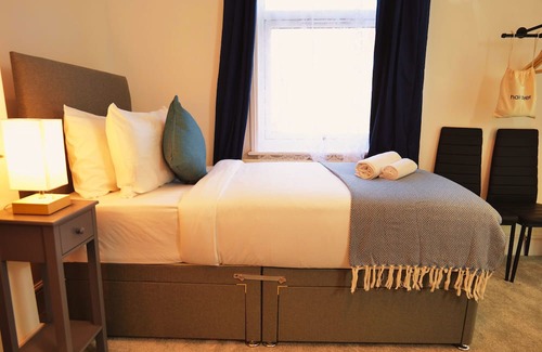 Stafford House | Town Centre House with parking, Wi-Fi